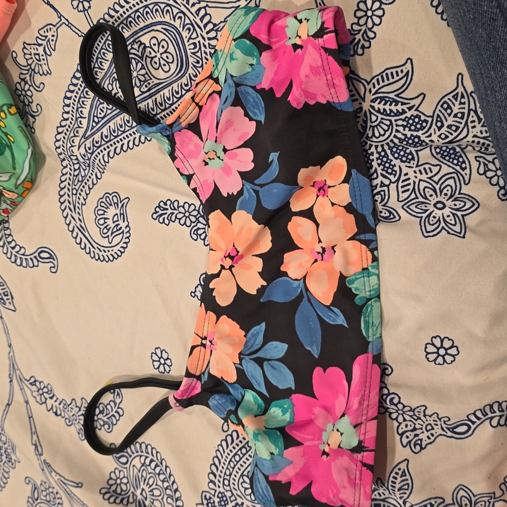 ❤️10/$10 New girls bikini top